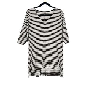 Zara Woman Classic V-Neck‎ Short Sleeve Black And White Short Sleeve Tunic Top